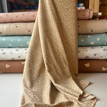 Neutral and versatile ribbed cotton jersey, ideal for dresses, T-shirts, and casual wear.